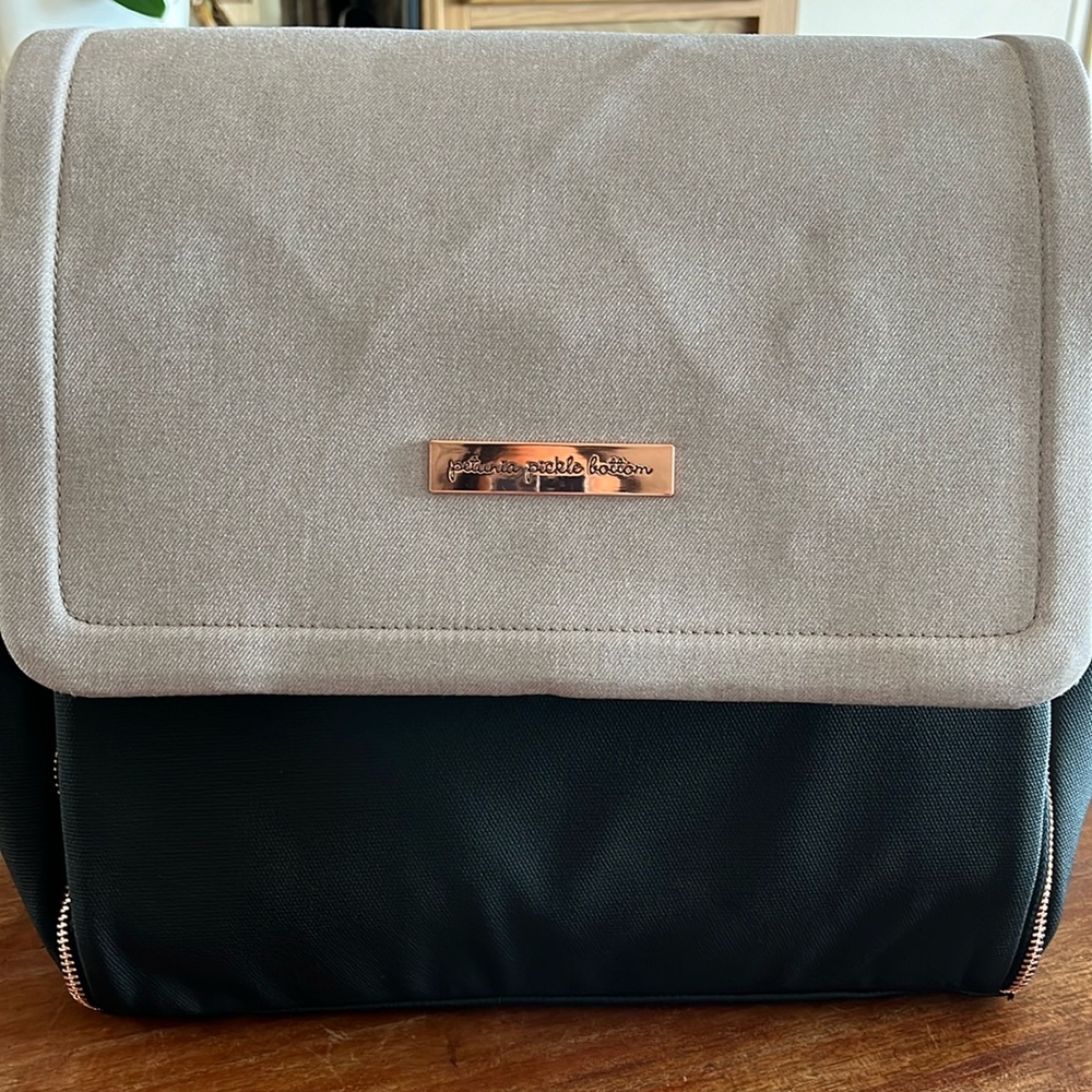 Boxy Backpack color Black/Sand.